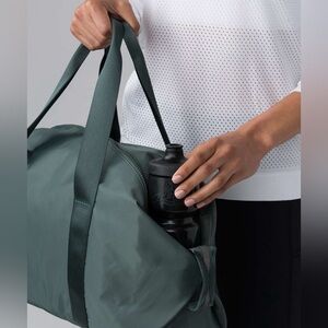 ✨DISCOUNTED✨ Lululemon Fast Track Duffel Gym Travel Beach Bag -  Dark Forest